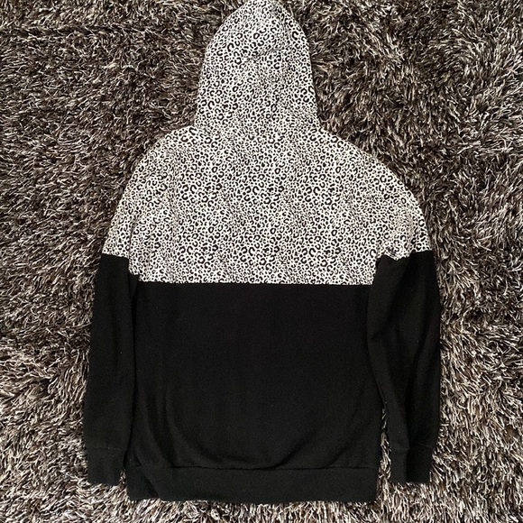21 Men Zebra Print Hoodie - Picture 3 of 3